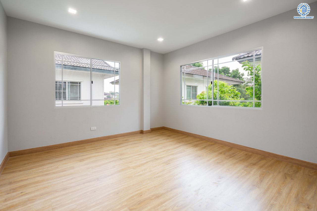 บ้านมือสองตกแต่งใหม่ แบรนด์สุดหรู L&H ม.มัณฑนา แจ้งวัฒนะ-ราชพฤกษ์ เนื้อที่ 55.3 ตร.ว. ฟังก์ชัน 3 ห้องนอน 3 ห้องน้ำ จอดรถได้ 2 คัน บรรยากาศ Private พร้อม Facilities ครบครัน! บนทำเลโซนเมือง เชื่อมต่อทุกการเดินทาง ใกล้เซ็นทรัลแจ้งวัฒนะ, เมืองทองธานี, ทางด่วน และรถไฟฟ้าสายสีม่วง "สถานีบางรักน้อยท่าอิฐ"